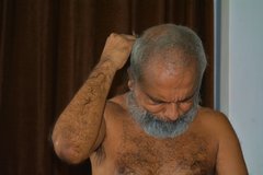 केश-लोंच  - मुनिश्री 108 प्रमाणसागर जी महाराज 21 Apr 2020 (1).jpg