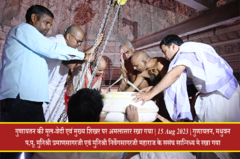 गुणायतन की मूल-वेदी एवं मुख्य शिखर पर अमलासार रखा गया - 15 Aug 2023 (11).png